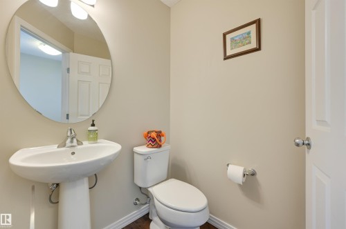 1426 152 Avenue, Edmonton, AB - Indoor Photo Showing Bathroom