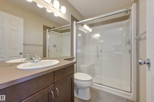1426 152 Avenue, Edmonton, AB - Indoor Photo Showing Bathroom