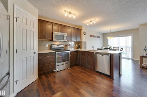 1426 152 Avenue, Edmonton, AB - Indoor Photo Showing Kitchen