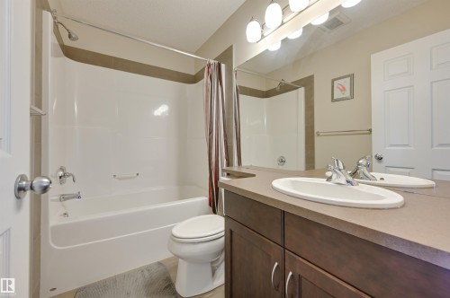 1426 152 Avenue, Edmonton, AB - Indoor Photo Showing Bathroom