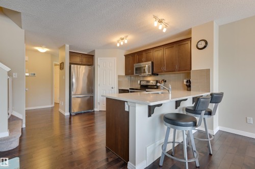 1426 152 Avenue, Edmonton, AB - Indoor Photo Showing Kitchen