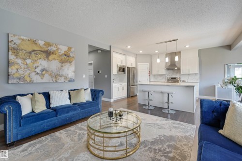 3625 Keswick Boulevard, Edmonton, AB - Indoor Photo Showing Living Room