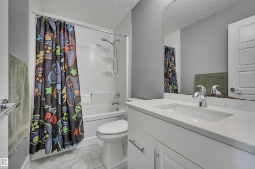 3625 Keswick Boulevard, Edmonton, AB - Indoor Photo Showing Bathroom