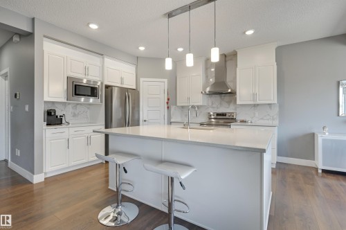3625 Keswick Boulevard, Edmonton, AB - Indoor Photo Showing Kitchen With Upgraded Kitchen