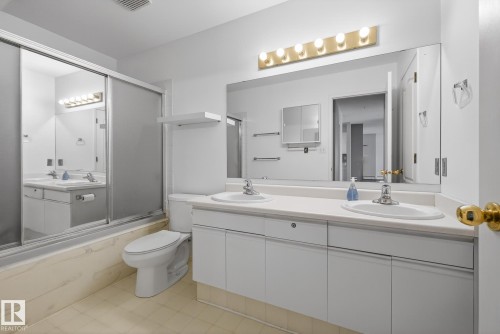 301 9138 83 Avenue, Edmonton, AB - Indoor Photo Showing Bathroom