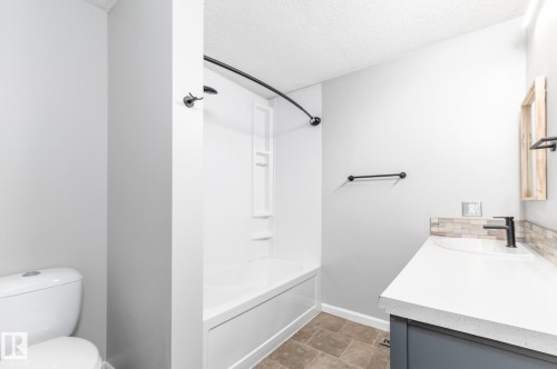 35 Wellington Crescent, Spruce Grove, AB - Indoor Photo Showing Bathroom