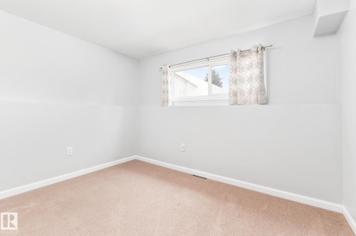 35 Wellington Crescent, Spruce Grove, AB - Indoor Photo Showing Other Room