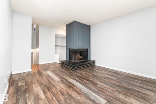 35 Wellington Crescent, Spruce Grove, AB - Indoor Photo Showing Living Room With Fireplace