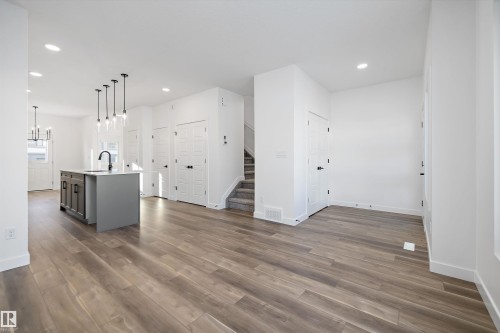 18713 18A Avenue, Edmonton, AB - Indoor