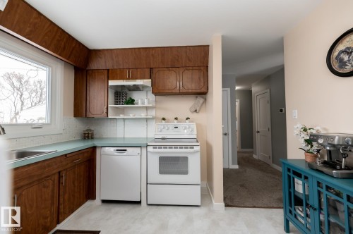 13503 111 Street Nw, Edmonton, AB - Indoor Photo Showing Kitchen