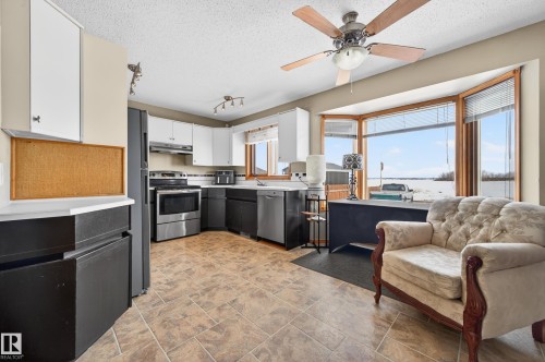 10636 110 Street, Westlock, AB - Indoor Photo Showing Kitchen