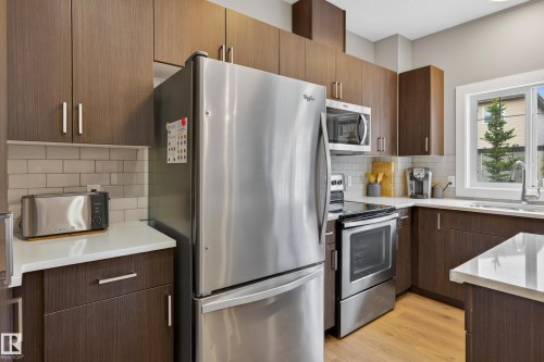 3 4835 Wright Drive, Edmonton, AB - Indoor Photo Showing Kitchen With Stainless Steel Kitchen
