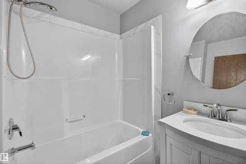 19 Howson Crescent, Edmonton, AB - Indoor Photo Showing Bathroom