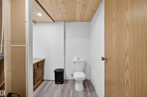 19 Howson Crescent, Edmonton, AB - Indoor Photo Showing Bathroom
