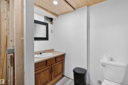 19 Howson Crescent, Edmonton, AB - Indoor Photo Showing Bathroom