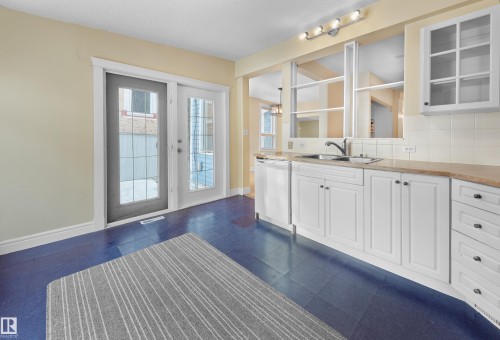 11212 75 Avenue, Edmonton, AB - Indoor Photo Showing Other Room