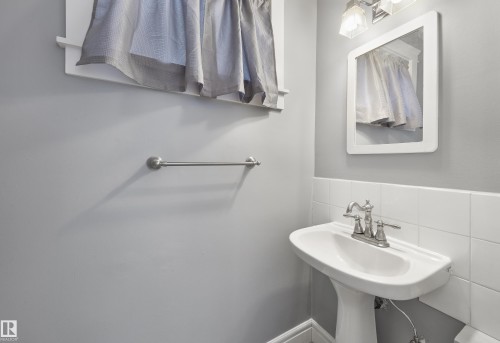 11212 75 Avenue, Edmonton, AB - Indoor Photo Showing Bathroom