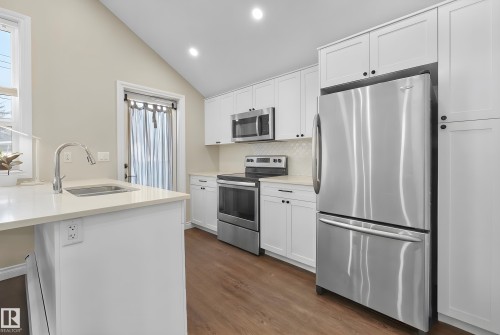 11212 75 Avenue, Edmonton, AB - Indoor Photo Showing Kitchen With Double Sink With Upgraded Kitchen