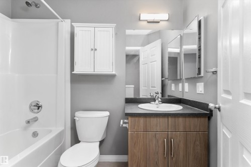 49 9151 Shaw Way, Edmonton, AB - Indoor Photo Showing Bathroom