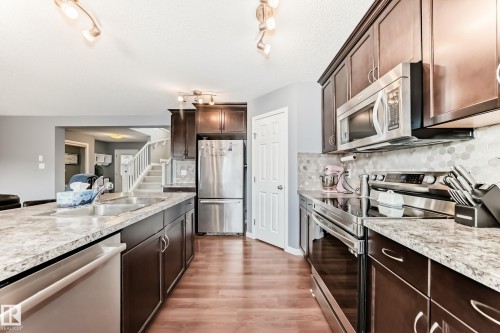 5006 Godson Crest, Edmonton, AB 