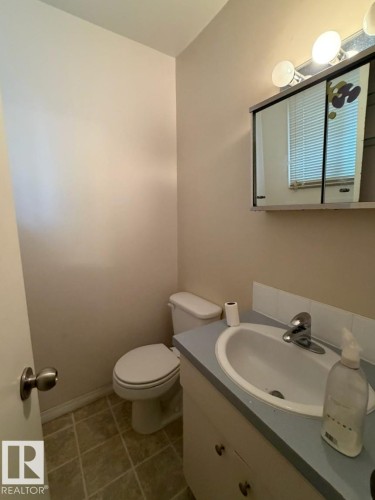 8816 137 Avenue, Edmonton, AB - Indoor Photo Showing Bathroom