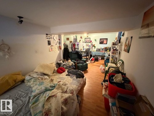 8816 137 Avenue, Edmonton, AB - Indoor Photo Showing Bedroom