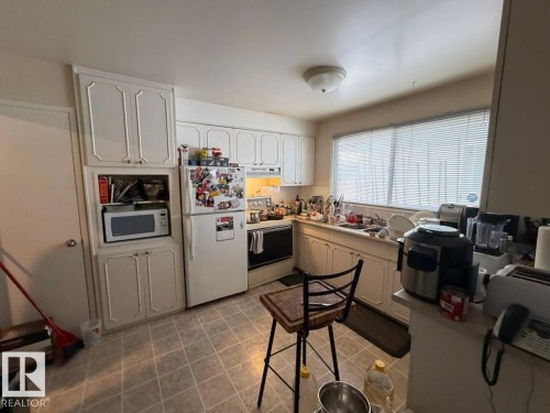 8816 137 Avenue, Edmonton, AB - Indoor Photo Showing Kitchen