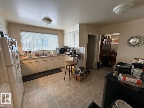 8816 137 Avenue, Edmonton, AB - Indoor