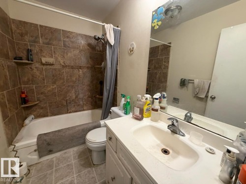 8816 137 Avenue, Edmonton, AB - Indoor Photo Showing Bathroom