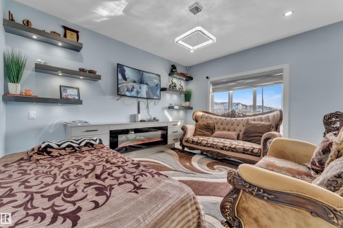 2011 18 Avenue, Edmonton, AB - Indoor Photo Showing Living Room