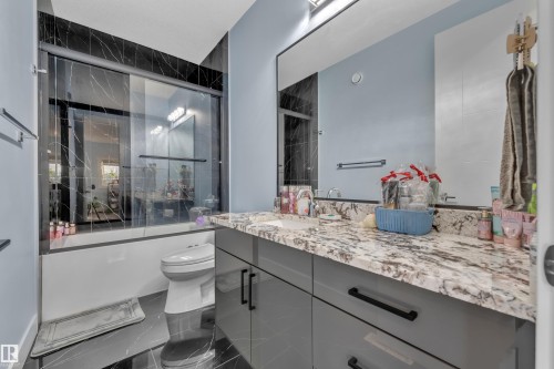 2011 18 Avenue, Edmonton, AB - Indoor Photo Showing Bathroom