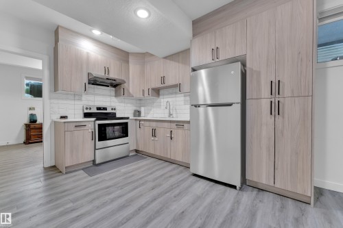 2011 18 Avenue, Edmonton, AB - Indoor Photo Showing Kitchen