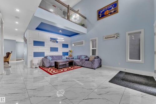 2011 18 Avenue, Edmonton, AB - Indoor Photo Showing Other Room