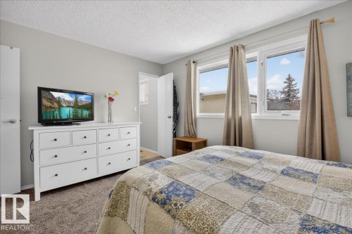 8711 22 Avenue, Edmonton, AB - Indoor Photo Showing Bedroom