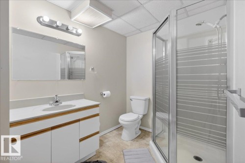 8711 22 Avenue, Edmonton, AB - Indoor Photo Showing Bathroom