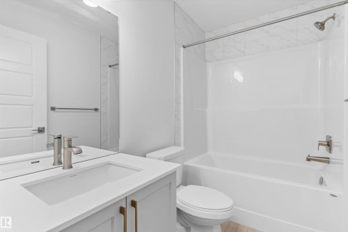 18717 18A Avenue Nw, Edmonton, AB - Indoor Photo Showing Bathroom