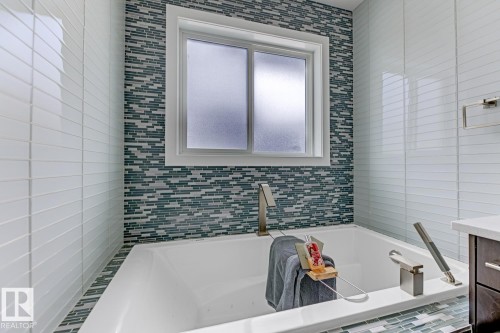 1251 Secord Landing, Edmonton, AB - Indoor Photo Showing Bathroom