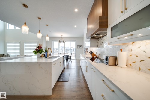 35 Elwyck Gate, Spruce Grove, AB - Indoor Photo Showing Kitchen With Double Sink With Upgraded Kitchen