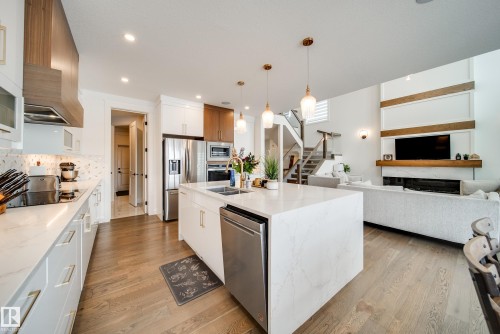 35 Elwyck Gate, Spruce Grove, AB - Indoor Photo Showing Kitchen With Double Sink With Upgraded Kitchen