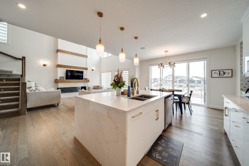 35 Elwyck Gate, Spruce Grove, AB - Indoor Photo Showing Kitchen With Double Sink With Upgraded Kitchen