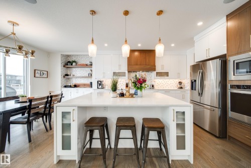 35 Elwyck Gate, Spruce Grove, AB - Indoor Photo Showing Kitchen With Upgraded Kitchen