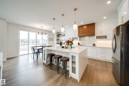 35 Elwyck Gate, Spruce Grove, AB - Indoor Photo Showing Kitchen With Upgraded Kitchen