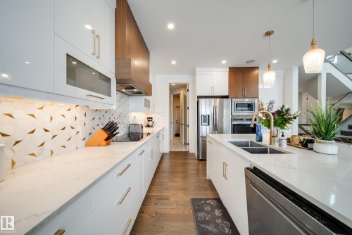35 Elwyck Gate, Spruce Grove, AB - Indoor Photo Showing Kitchen With Double Sink With Upgraded Kitchen