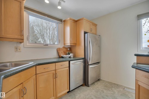 4611 41 Avenue, Beaumont, AB - Indoor Photo Showing Kitchen