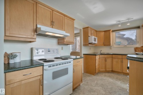 4611 41 Avenue, Beaumont, AB - Indoor Photo Showing Kitchen