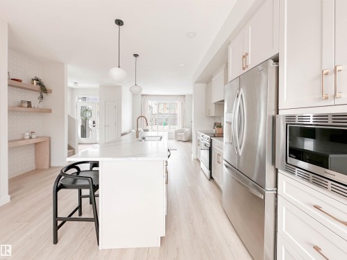 278 Jensen Lakes Boulevard, St. Albert, AB - Indoor Photo Showing Kitchen With Upgraded Kitchen