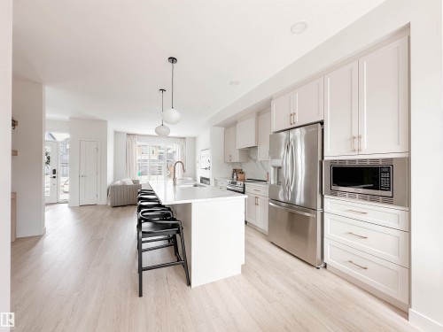 278 Jensen Lakes Boulevard, St. Albert, AB - Indoor Photo Showing Kitchen With Upgraded Kitchen