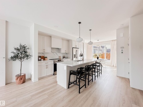 278 Jensen Lakes Boulevard, St. Albert, AB - Indoor Photo Showing Kitchen With Upgraded Kitchen