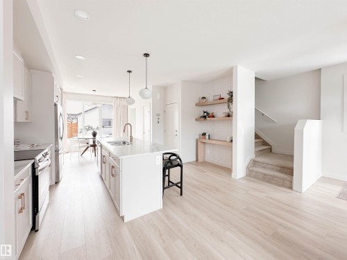 278 Jensen Lakes Boulevard, St. Albert, AB - Indoor Photo Showing Kitchen With Upgraded Kitchen