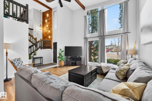 6118 37A Avenue, Edmonton, AB - Indoor Photo Showing Living Room